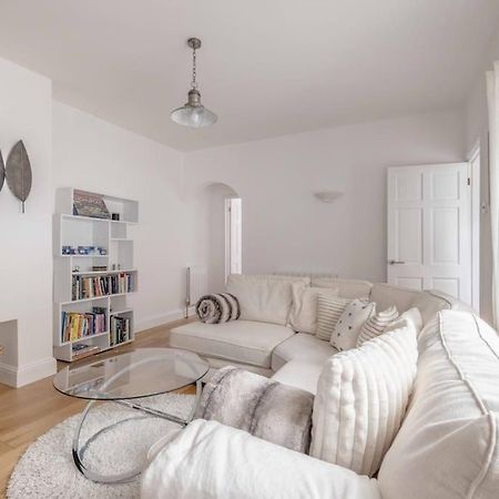 Prime Location, Walk To Windsor Castle & Shops Apartment Exterior photo