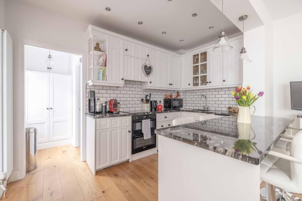 Prime Location, Walk To Windsor Castle & Shops Apartment Exterior photo