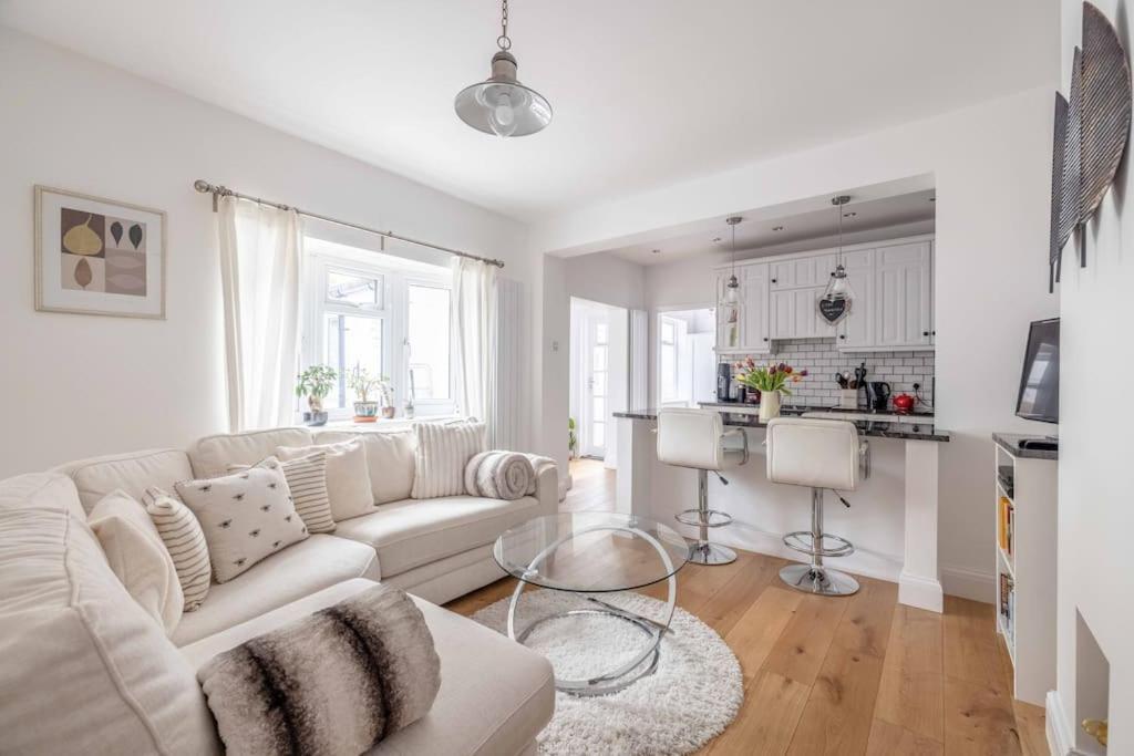 Prime Location, Walk To Windsor Castle & Shops Apartment Exterior photo