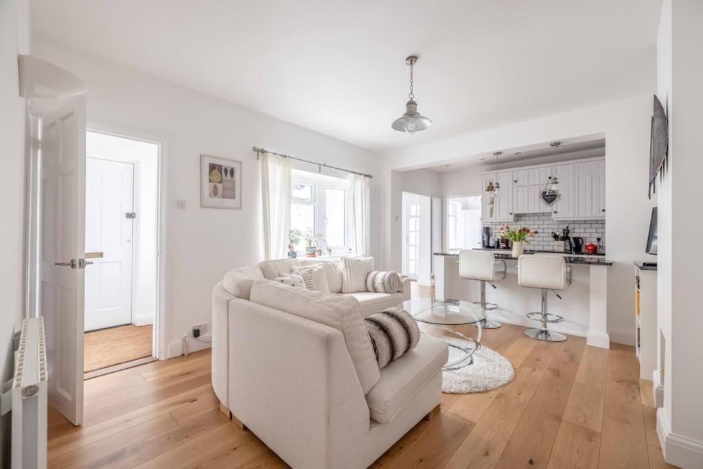 Prime Location, Walk To Windsor Castle & Shops Apartment Exterior photo