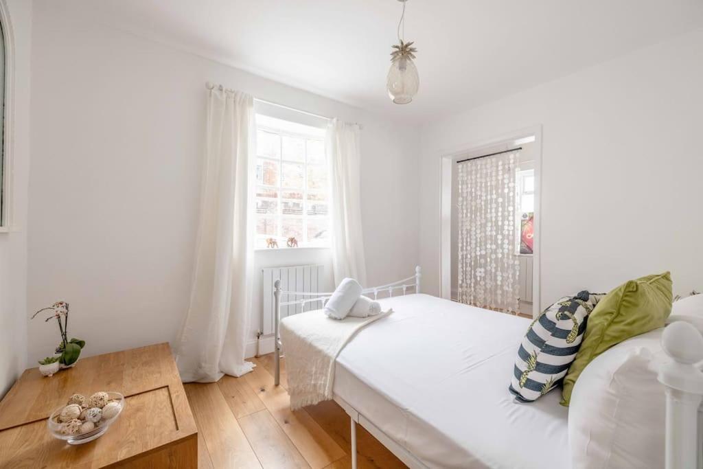 Prime Location, Walk To Windsor Castle & Shops Apartment Exterior photo
